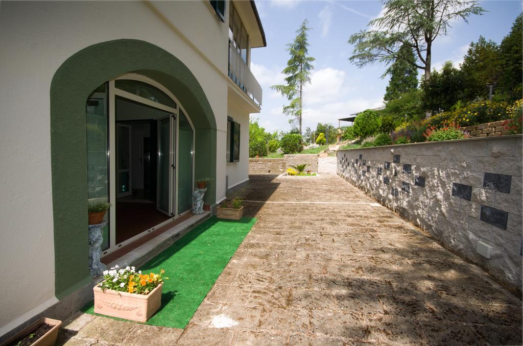 Bed And Breakfast Romantica Evasione Sutri Kültér fotó